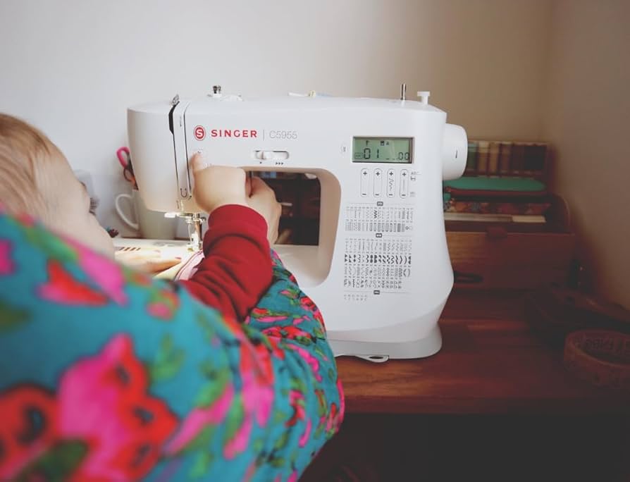 Singer C5955 Sewing Machine - 200 stitch patterns with letters and numbers, inc. Extension Table - New 2025 model